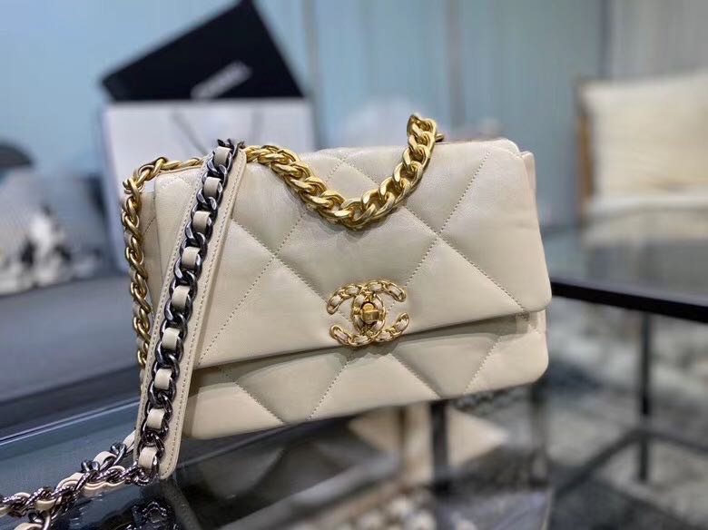 CHANEL 샤넬 플랩백 26cm 블랙,화이트,베이지