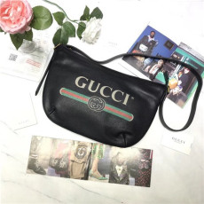 GUCCI 구찌 반달 호보백 GG 523588 2109/신상