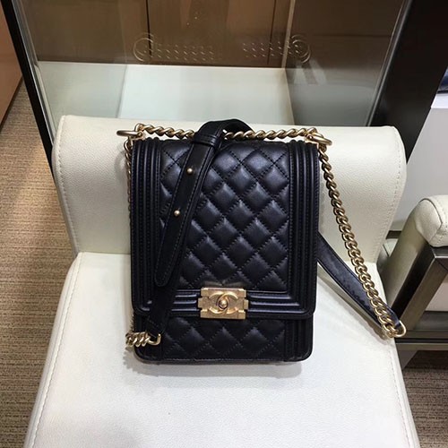 CHANEL 샤넬 19SS 신상 미니램스킨 리보이백 블랙 A0S0130