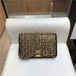 CHANEL 샤넬 미니 숄더백 19CM 신상