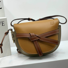 LOEWE 로에베 게이트백 L309100-3 신상