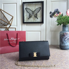 FERRAGAMO 페레가모 체인 숄더백 21CM 22B558-3