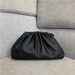 BOTTEGA VENETA 보테가베네타 버터카프 파우치백 라지 576227 신상