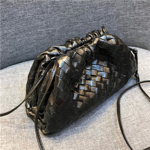 BOTTEGA VENETA 보테가베네타 버터카프 더 파우치백 BV2300-1 신상