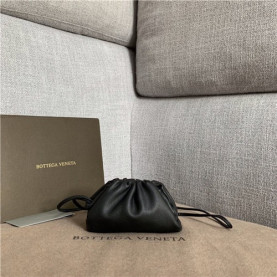 BOTTEGA VENETA 보테가베네타 버터카프 미니 파우치백  585855-1