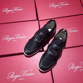 ROGER VIVIER 로저비비에 스니커즈 (250사이즈 주문제작)