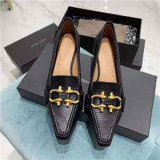 BOTTEGA VENETA 보테가베네타 키튼 힐 송치 가죽 로퍼 굽높이4.5CM  BV90610-4 2020/신상