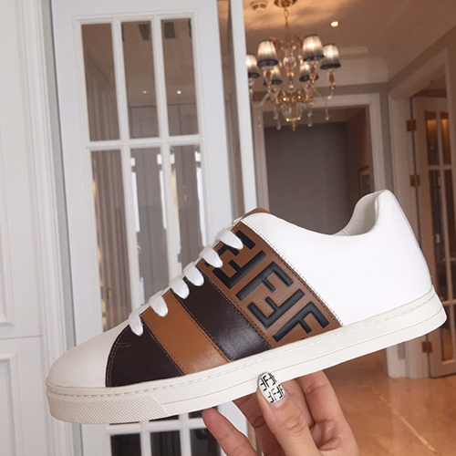 FENDI 펜디 남여공용 스니커즈 
