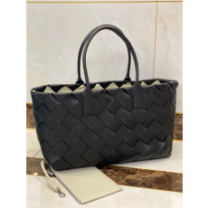 BOTTEGA VENETA 보테가베네타 토트백 B69310 신상