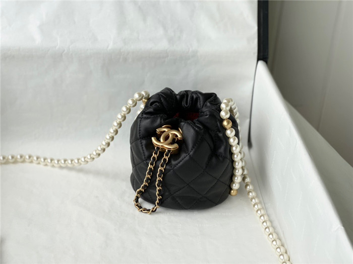 CHANEL 샤넬 진주 체인 드로스트링 버킷백
