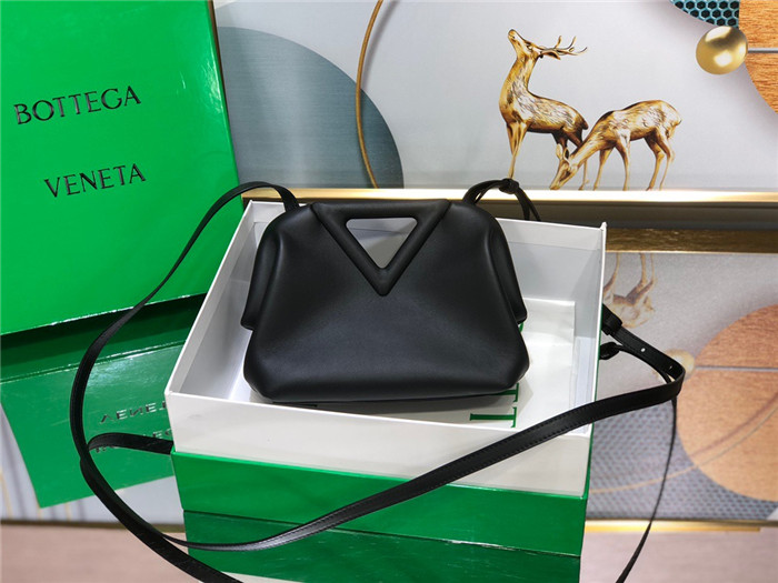 BOTTEGA VENETA 보테가베네타 트라이앵글백 B55665