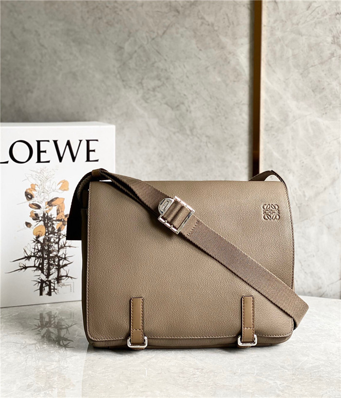 LOEWE 로에베 남성용 메신져백 L691010