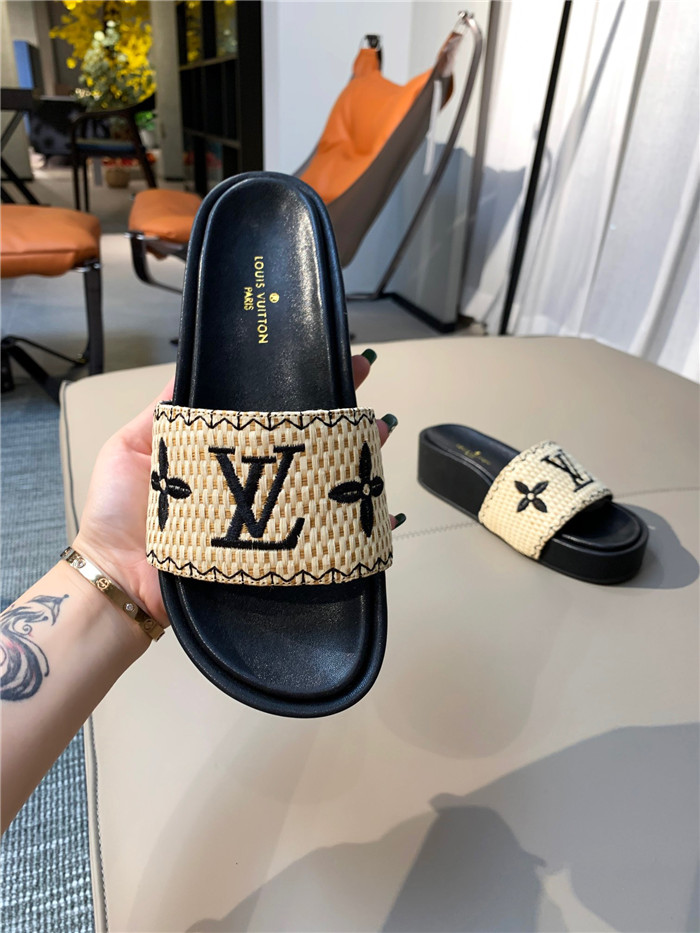 45위 LOUIS VUITTON 루이비통 여성용 슬리퍼 L89844