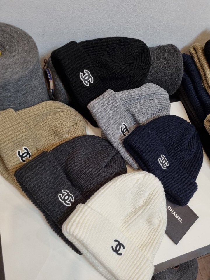 CHANEL 샤넬 사각팻치비니