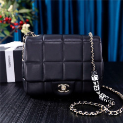 CHANEL 샤넬 크로스백 19CM AS3331