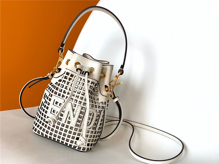 FENDI 펜디 몬트레조 미니 버킷백 F8010