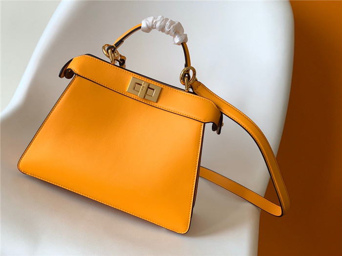 FENDI 펜디 아이코닉 피카푸 아이씨유 미니백 20CM F6806