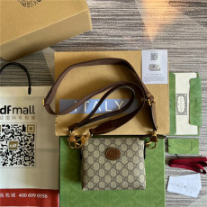 GUCCI 구찌 인터로킹 G 메신저백 723306
