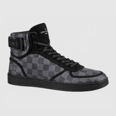 LOUIS VUITTON 루이비통 남성용 스니커즈 리볼리 하이탑 1A44WC
