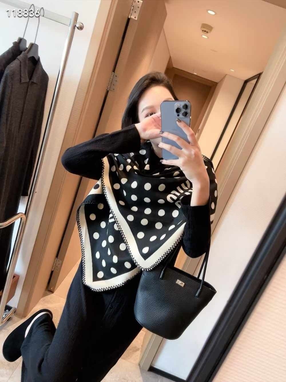 MIUMIU 미우미우 땡땡이 머플러 4COLOR