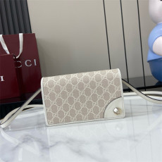 GUCCI 구찌 GG 엠블럼 수퍼 미니 숄더백 820688