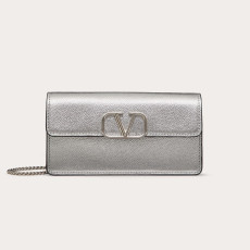 VALENTINO 발렌티노 브이로고 시그니처 메탈릭 그레인 카프스킨 체인 지갑