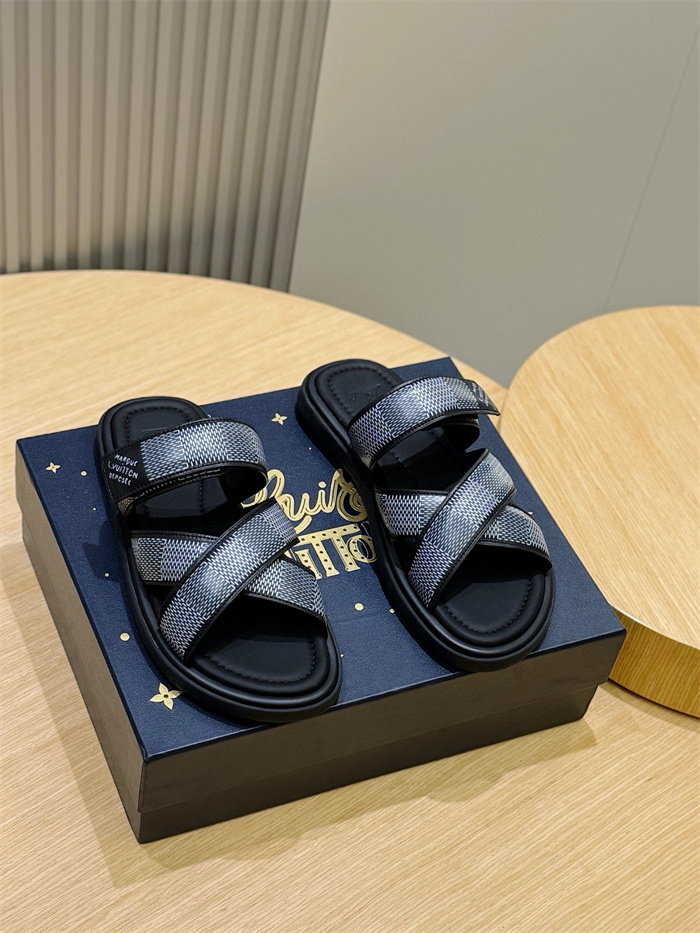 LOUIS VUITTON 루이비통 남성용 샌들 L21555