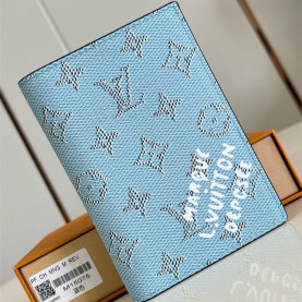 LOUIS VUITTON 루이비통 여권지갑 M15075