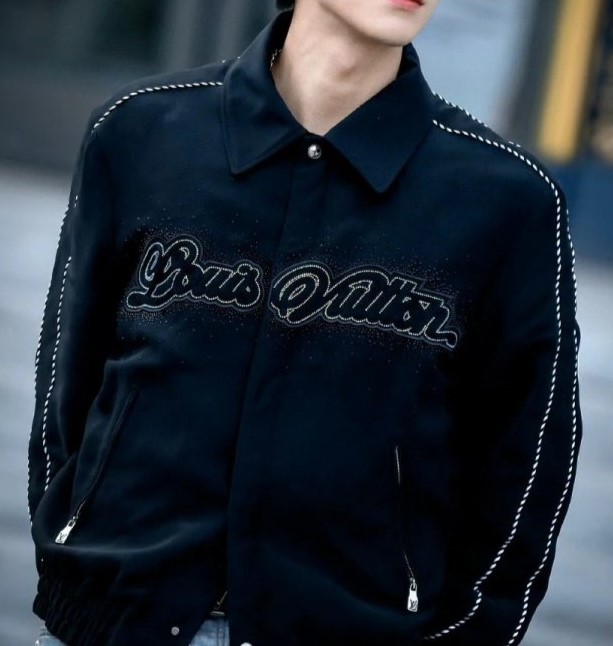 LOUIS VUITTON 루이비통 엠벨리시드 붐버 자켓
