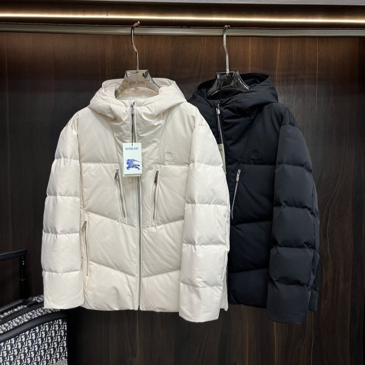 BURBERRY 버버리 시그니처 자수 지퍼 다운 패딩