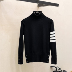 THOM BROWNE 톰브라운 사선3버튼 울 터틀넥 3COLOR