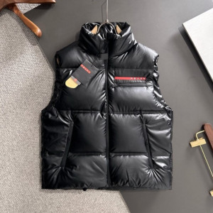 PRADA 프라다 러버 로고 다운 베스트