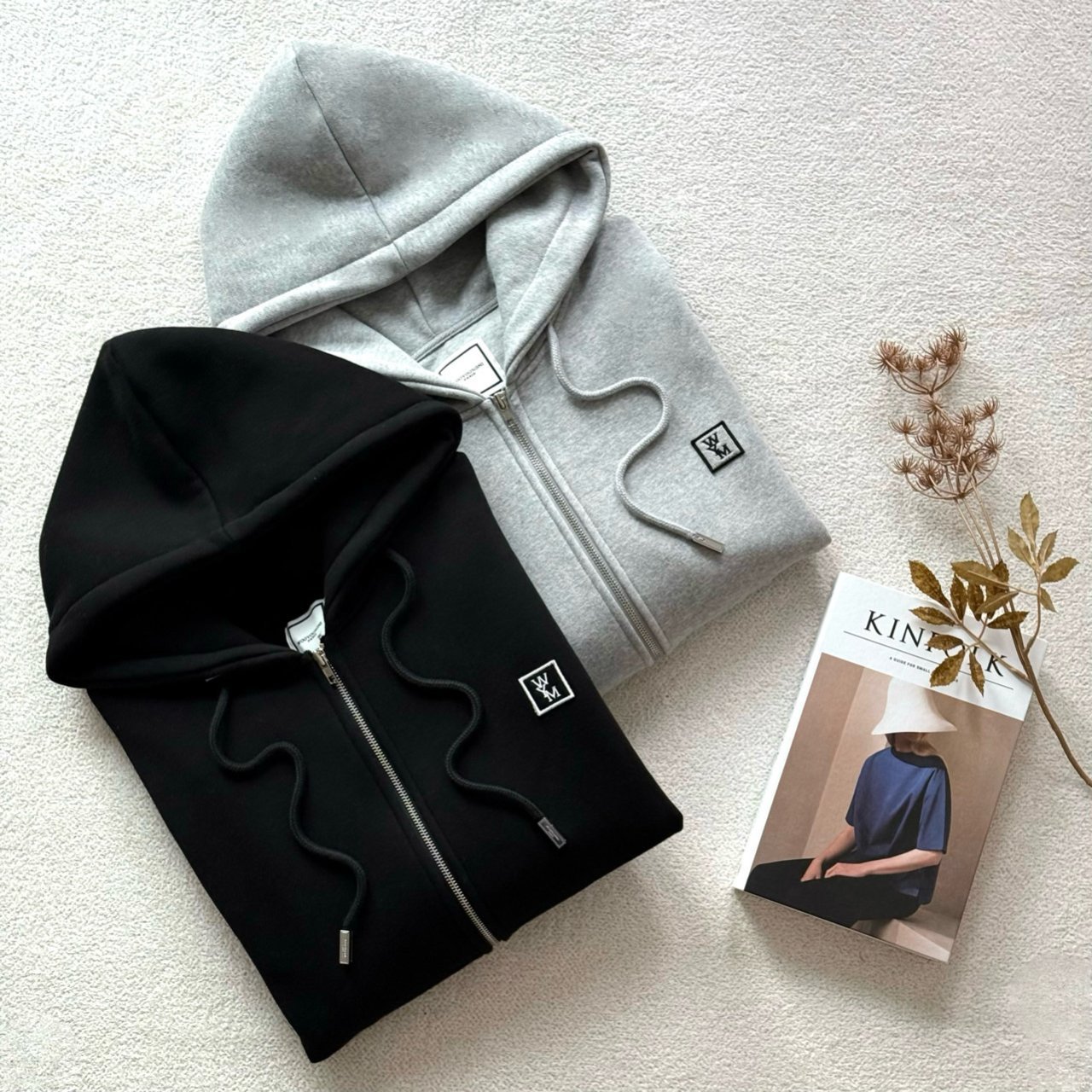 WOOYOUNGMI 우영미 코튼 백로고 기모 후드집업 2COLOR