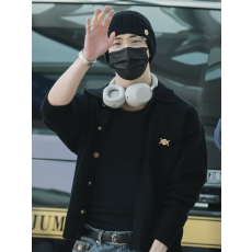 [스트레이키즈 현진] VERSACE 베르사체  메두사 니트 폴로 가디건