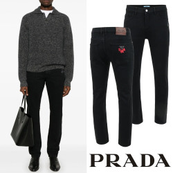 PRADA 프라다 클래식 레더 이니셜 레터링 융기모 슬림진