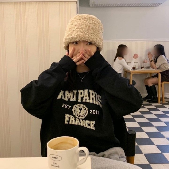 AMI 아미 파리스 프랑스 로고 맨투맨