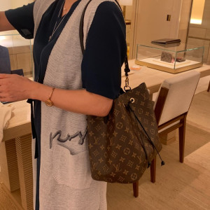 ●실사● 루이비통 네오노에 MM 모노그램 핸드백